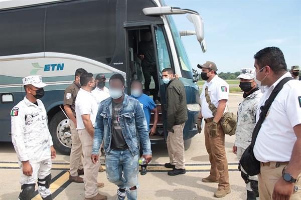 Migrantes haitianos repatriados en Villahermosa, estado de Tabasco (México). Foto: EFE