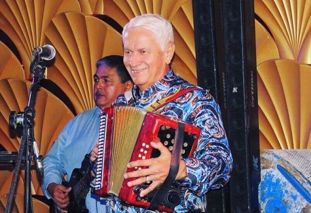 Ulpiano Vergara le desea lo mejor a Alejandro Torres. Foto: Archivo