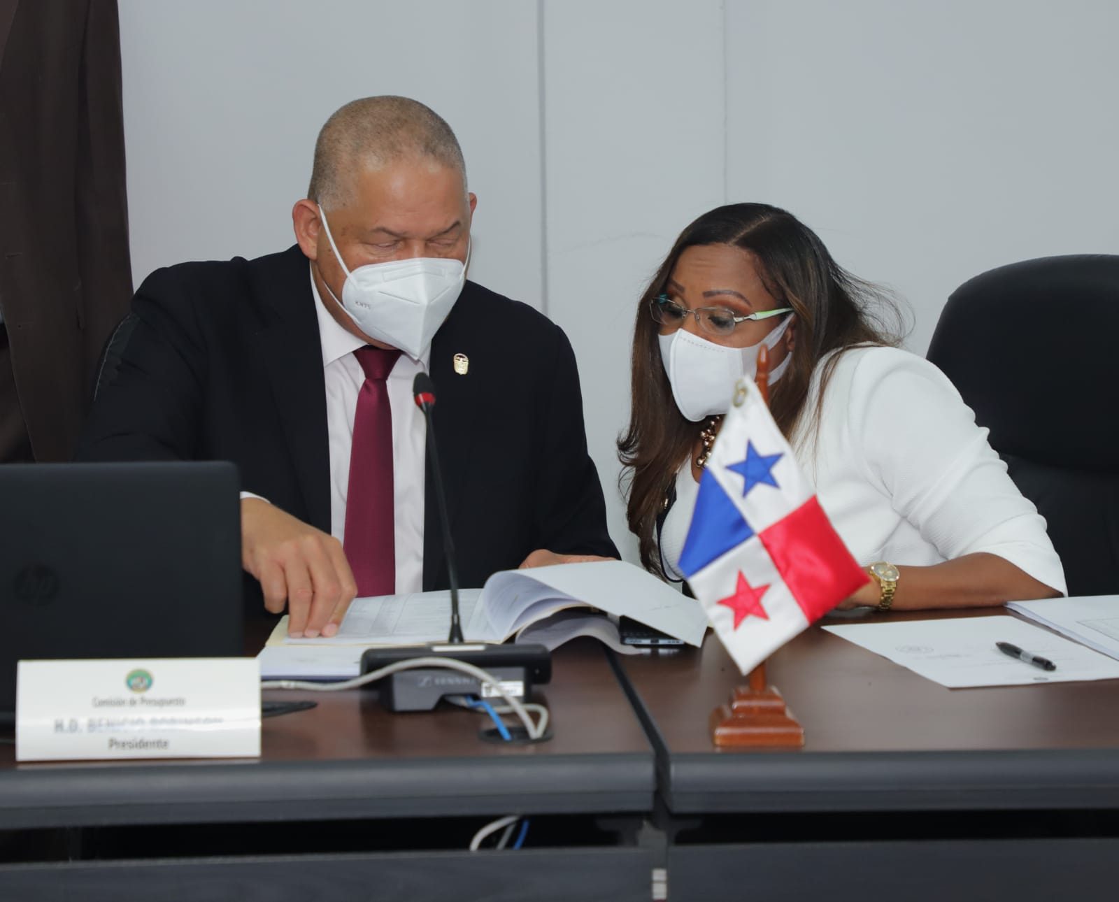aprueban devolver al Ejecutivo el proyecto de Ley 637, que dicta el Presupuesto General del Estado a fin de que sea reformulado y darle prioridad a lo social, educación, salud, seguridad. Foto: Cortesía Asamblea Nacional