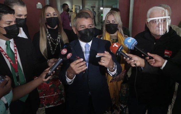 Abogados de Ricardo Martinelli advierten delito en filtración de supuesto proyecto de fallo en el caso pinchazo. Foto: Víctor Arosemena