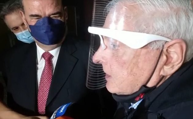 El exmandatario Ricardo Martinelli conversó hoy con los periodistas a su salida del Sistema Penal Acusatorio de Plaza Ágora.