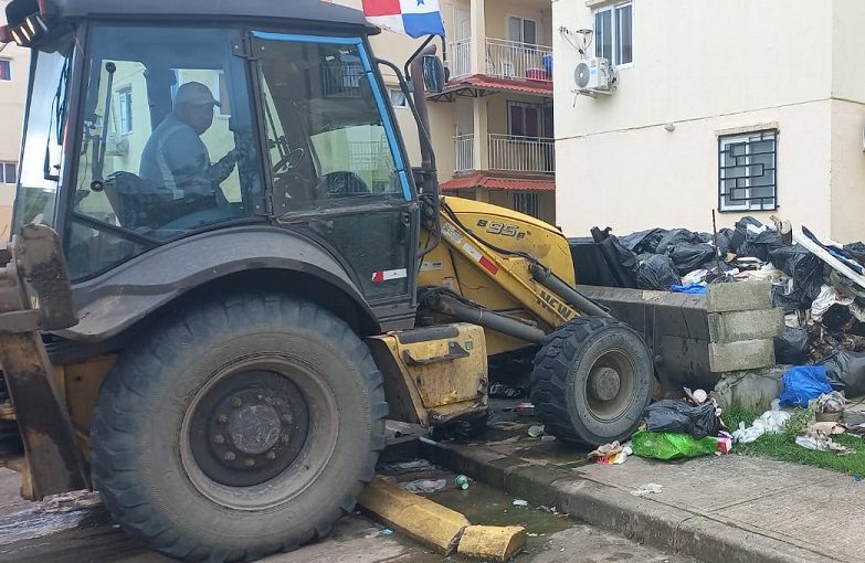 Por las protestas no se recogieron 1,200 toneladas de basura. Foto: Diomedes Sánchez 