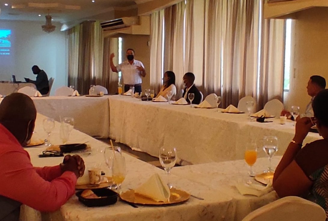 Directivos de Aguaseo S.A., y concejales de Colón, trataron el problema de la recolección. Foto: Diomedes Sánchez