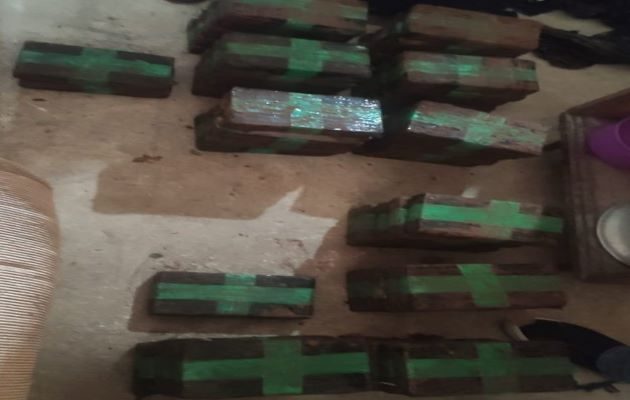 El detenido y la evidencia fueron puestos a órdenes de la Fiscalía de Drogas de Colón y Guna Yala. Foto: Diomedes Sánchez