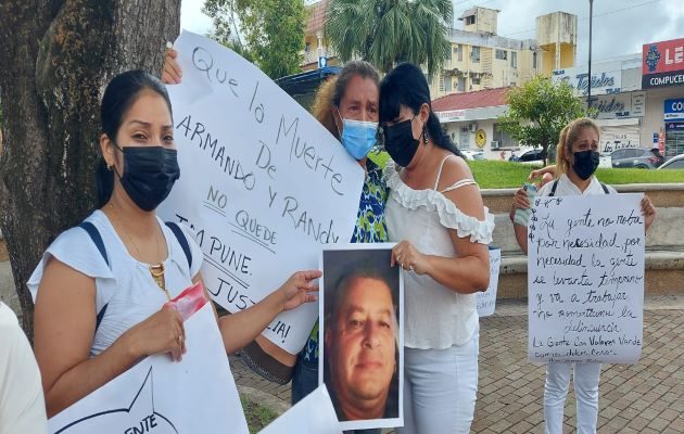 Los familiares del empresario norteamericano y del piloto panameño exigen celeridad en las investigaciones. Foto: Mayra Madrid