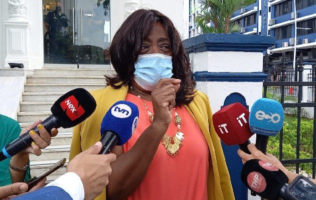 Ministerio Público acoge denuncia de exministra de Educación, Lucy Molinar. Foto: Víctor Arosemena