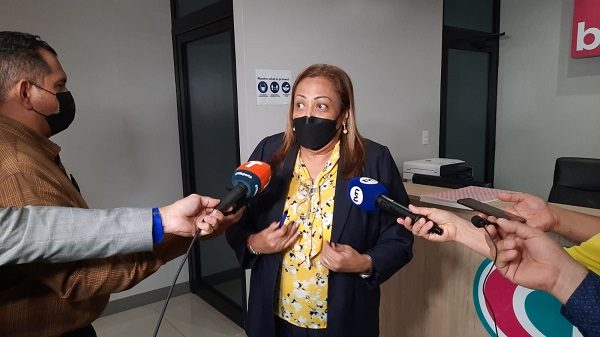 Ceila Peñalba, representante legal de los 15 diputados.