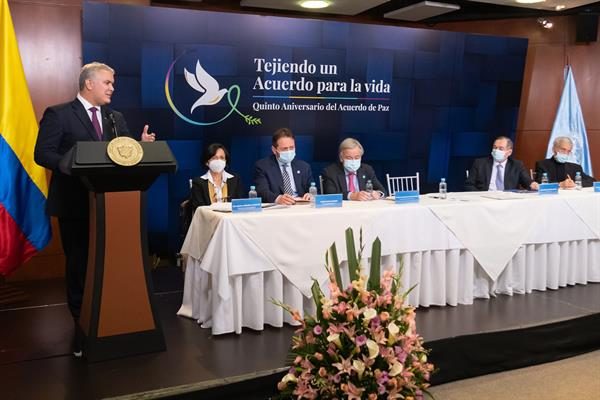 El presidente de Colombia, Iván Duque (i), durante su discurso junto al Secretario General de las Naciones Unidas (ONU), António Guterres (c). EFE