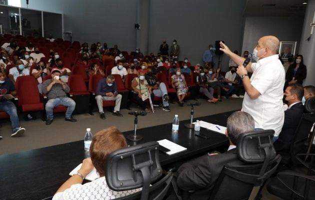 Los moradores se reunieron con las autoridades en la Asamblea Nacional. Foto: Cortesía