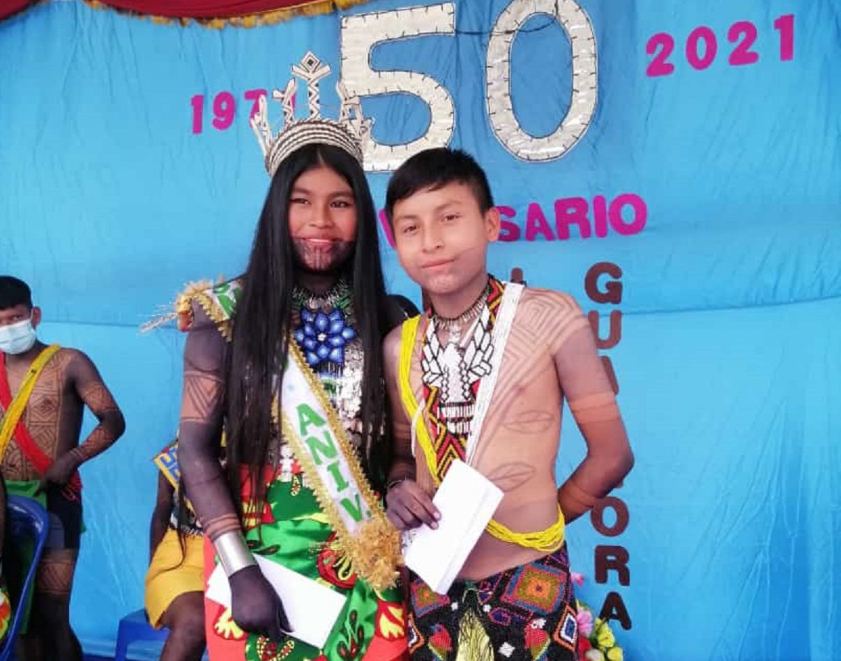 Laura Dumasa, Reina del 50 aniversario y el primer puesto de honor de 9 grado, Carlos Chanapi. Foto: Cortesía