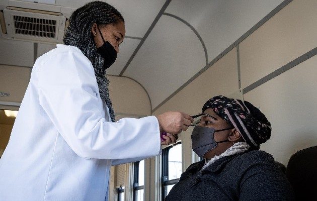 Científicos alertan sobre "una constelación muy inusual de mutaciones" en nueva variante B.1.1.529. Foto: EFE