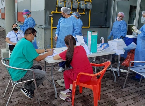 Personal de salud aplicó 4,862 pruebas nuevas de contagio en las últimas 24 horas. Foto: Cortesía @CSSPanama