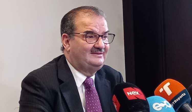 El abogado Carlos Carrillo asumió la defensa de los diputados. Foto: Víctor Arosemena