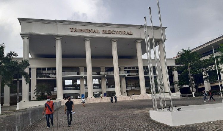 Son  cuatro movimientos, de los que se mantienen activos dos, los interesados en recolectar firmas para  una Asamblea Constituyente. Foto: Archivo
