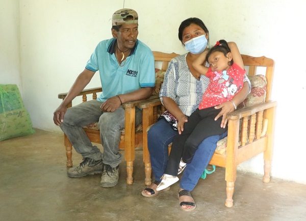 Judith González y César Navarro son los padres de Celineth. 