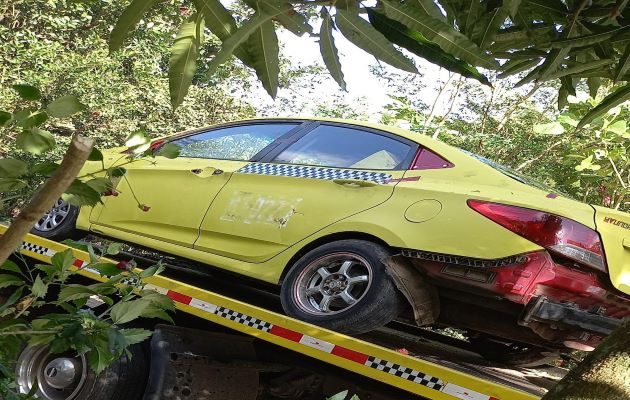 El viernes 3 de diciembre las autoridades ubicaron en el distrito de Alanje el taxi que conducía Mario Enrique Villareal. Foto: José Vásquez
