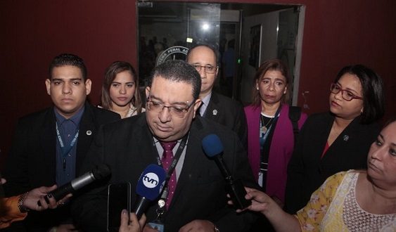 En los dos juicio por el caso de los supuestos pinchazos, el Ministerio Público estuvo representado por más de 10 fiscales.