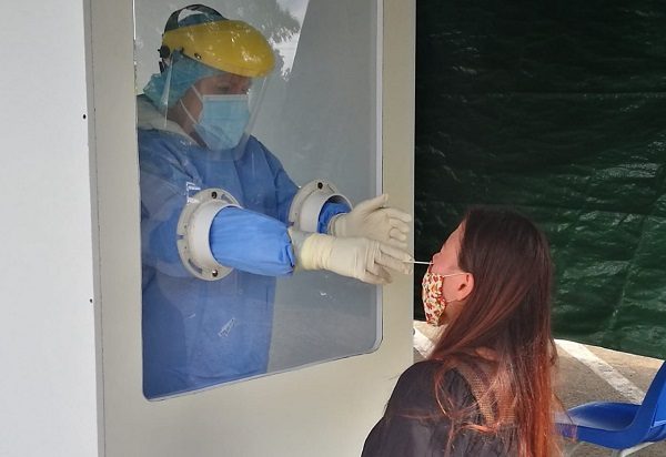 Personal de salud aplicó este 24 de diciembre 11,945 pruebas nuevas de contagio, para una positividad de 7.2%. Foto: Cortesía @CSSPanama