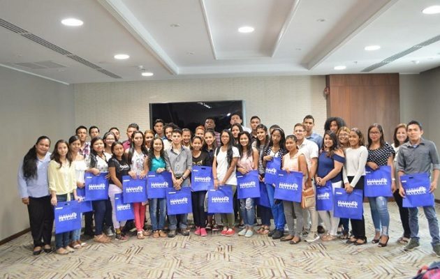 Para la beca pueden aplicar alumnos de primer ingreso y con estudios ya en curso. Foto: Cortesía Fundación Deveaux