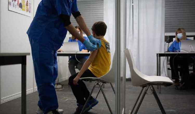 Hoy comienza la vacunación de menores de 5 a 11 años en hospitales públicos y tres privados.