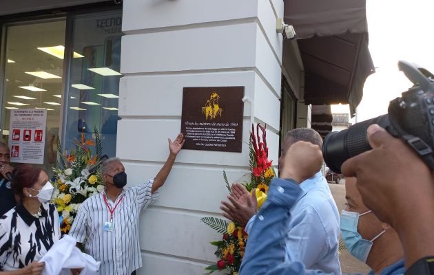 En el evento se develó una placa conmemorativa. Foto. Diomedes Sánchez