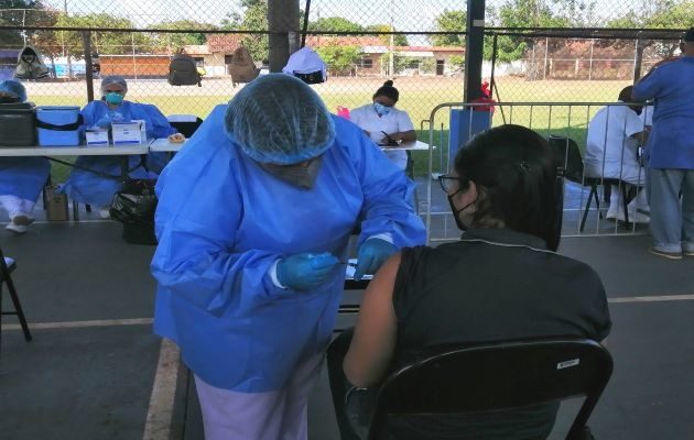 La semana entrante, se organizará un barrido de vacunación en los circuitos 6-2 y 6-3, con el fin de permitir que todos los moradores tengan acceso a la vacuna. Foto. Thays Domínguez