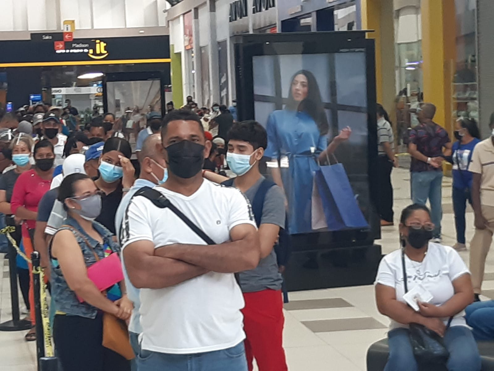 La población está acudiendo masivamente a ponerse la vacuna de refuerzo contra la covid-19. Foto: Francisco Paz