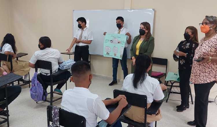 El año pasado se cambiaron las reglas para que la distancia entre los estudiantes en las aulas se redujera de dos metros a uno. Foto: Cortesía Meduca