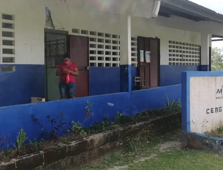 La falta de electricidad es una de las mayores necesidades de esta escuela rural. Foto: Eric A. Montenegro