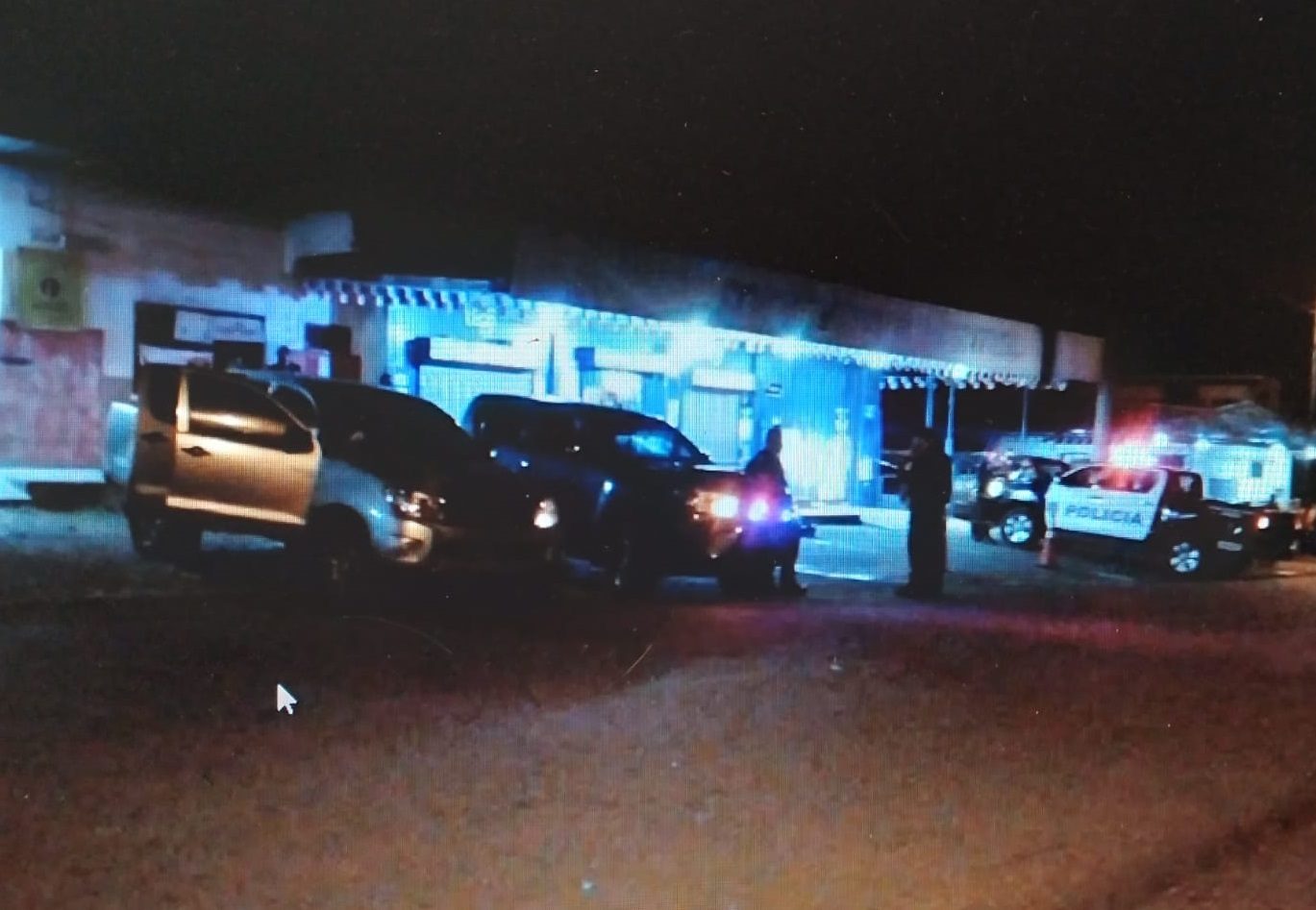 El cuerpo de "Daigoro" quedó tendido en el pavimento del estacionamiento del minisúper. Foto: José Vásquez