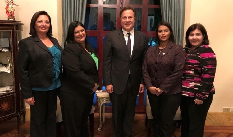 La exministra Molinar indicó que do personas le confirmaron lo señalado en dicha reunión del Consejo de gabinete. Archivo