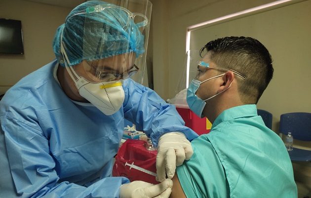 Expertos recuerdan que la vacunación es fundamental para hacerle frente a la pandemia. Foto: Cortesía CSS