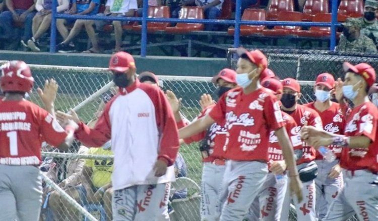 Coclé sigue de líder en el juvenil nacional. Foto: Fedebeis