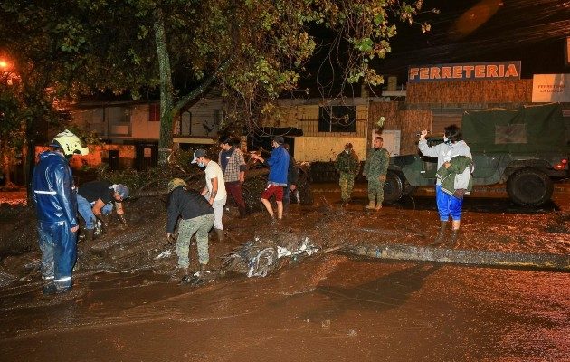 Ecuador fue azotado por un fuerte aguacero con récord de precipitaciones. Foto: EFE