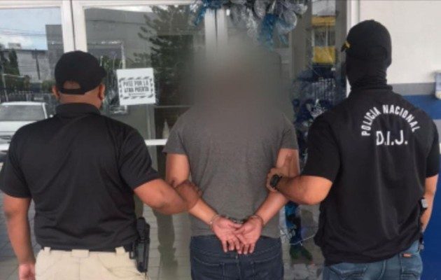 Concluida la audiencia se ordenó el traslado de este ciudadano a un centro penal de la provincia de Chiriquí, por el término que duren las investigaciones. Foto. Mayra Madrid