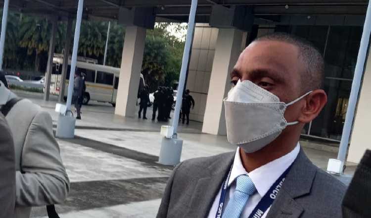 Fiscal Gilberto Arona, acompañando al fiscal Emeldo Márquez, durante la audiencia realizada por el caso New Business. Archivo.