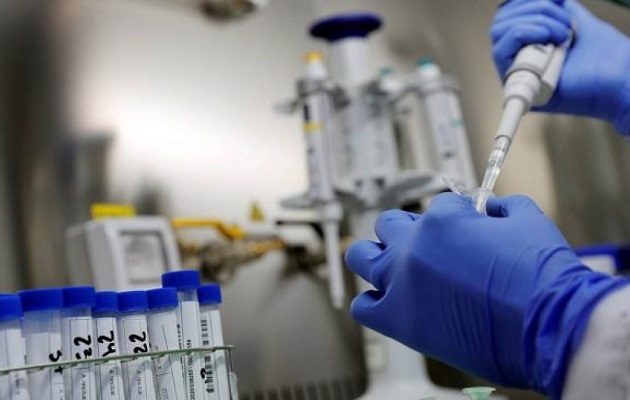 La supervacuna aún no está lista para aplicarse masivamente a la población. Foto: EFE