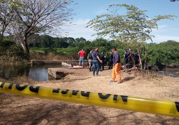 Al sitio llegaron rescatistas de los Bomberos y del Sinaproc. Foto: Thays Domínguez