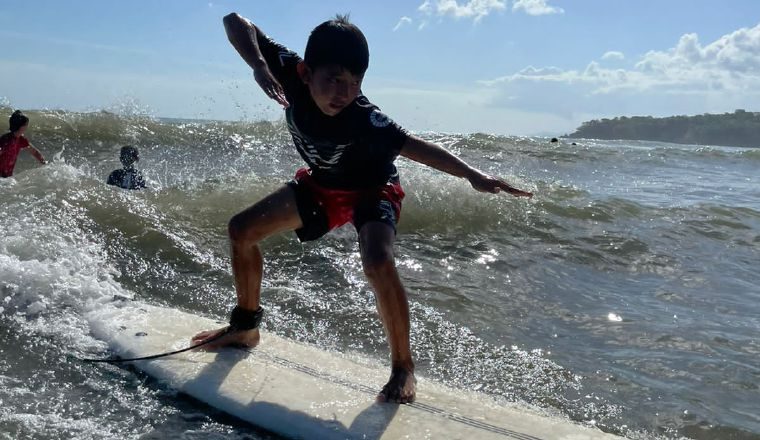 La playa de San Carlos es una de los lugares para impartir clases.