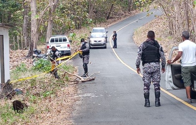 La identificación del cuerpo fue realizada por la esposa del ahora occiso quien se presentó al sitio donde fueron hallados los restos humanos. Foto. Eric Montenegro