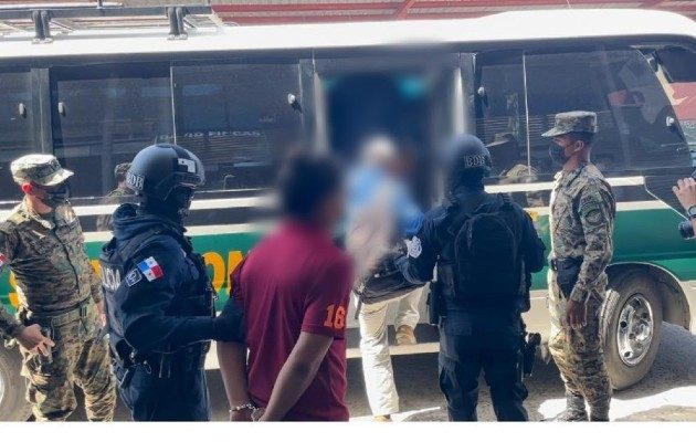 Los cinco implicados en el tráfico de migrantes fueron capturados durante la "Operación Fénix" . Foto. José Vásquez