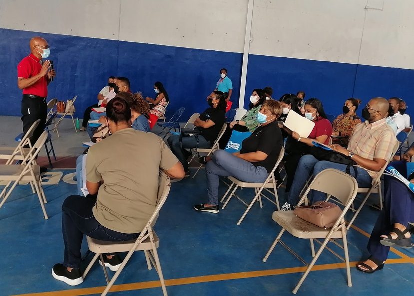 Se instruye a los docentes el fomento de las medidas de higiene en el ambiente escolar. Foto: Diomedes Sánchez 