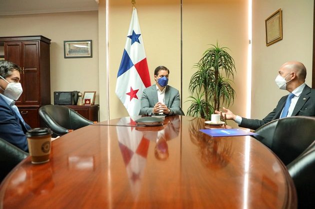 El ministro Ramón Martínez (izq.)  se reunió con el embajador de Italia en Panamá, Fabrizio Nicoletti. Cortesía