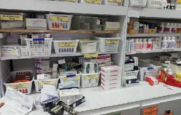 Las instalaciones públicas enfrentan constantes desabastecimientos de medicinas. Foto: CSS