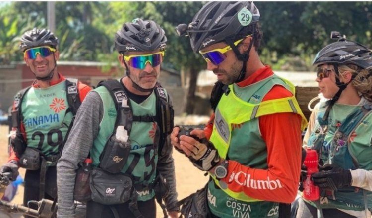 Los equipos están integrados por hombres y mujeres y sólo pueden guiarse por mapas y usando una brújula. Cortesía/ARPANAMÁ