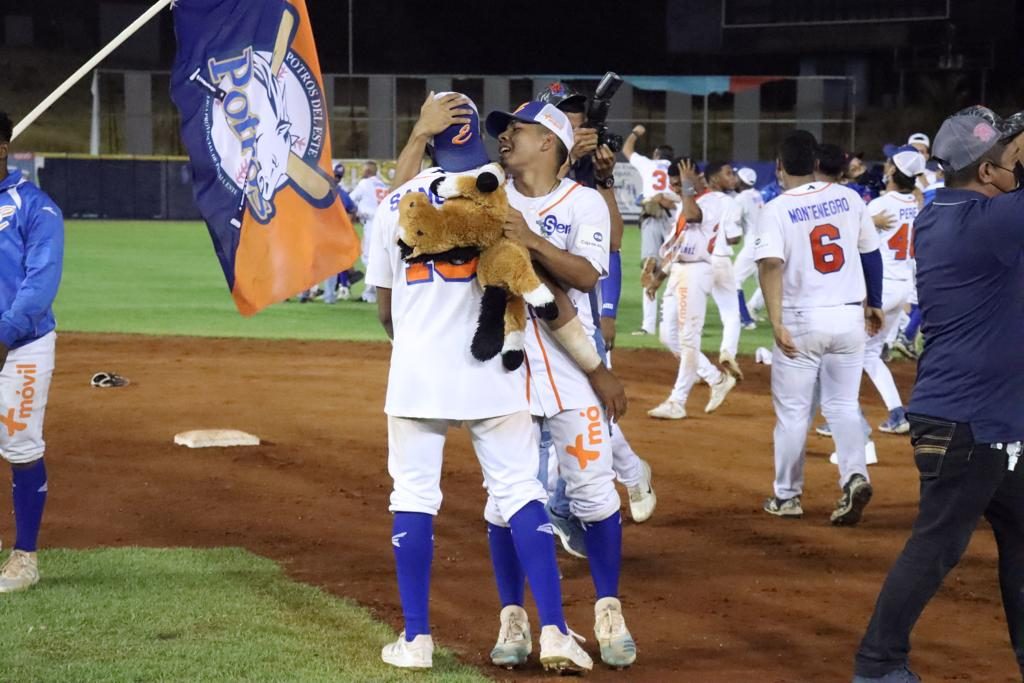 Panamá Este se coronó campeón de béisbol juvenil este lunes 28 de febrero.