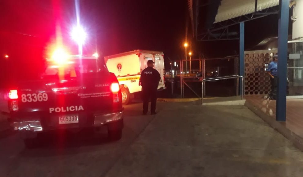 Bolívar González Ortiz, y Agustín Carrasco fueron trasladados al cuarto de urgencias de la Policlínica Pablo Espinoza, ubicada en el distrito de Bugaba. Foto. José Vásquez