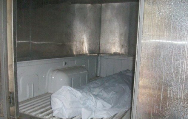 El Ministerio Público ordenó el traslado del cuerpo a la morgue judicial ubicada en la parte posterior del Ministerio de Salud. Foto. José Vásquez