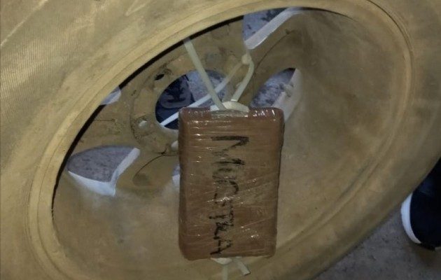 Se conoció que el auto Toyota, modelo prado, color verde, se transportaba la sustancia ilícita. Foto. Diomedes Sánchez