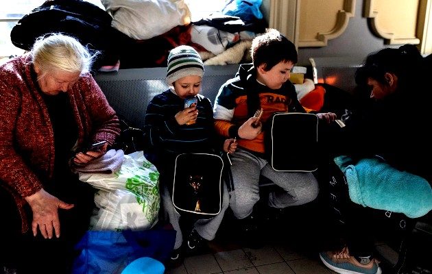 ACNUR calculó en los primeros días de la guerra que ésta podría provocar hasta cuatro millones de refugiados. Foto: EFE